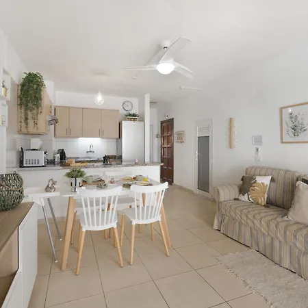 Serene Terrace And Pool Διαμέρισμα