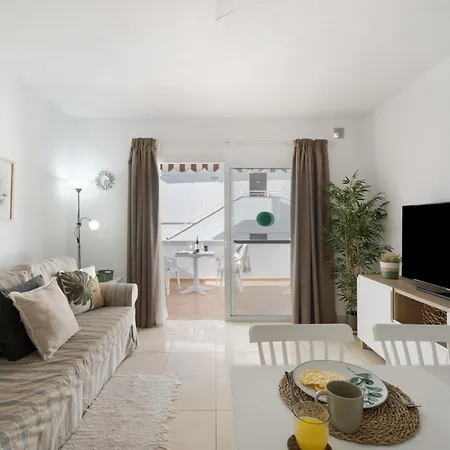 Apartament Serene Terrace And Pool