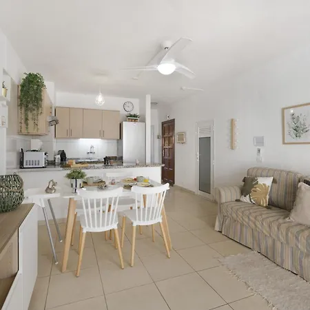 Serene Terrace And Pool Apartament